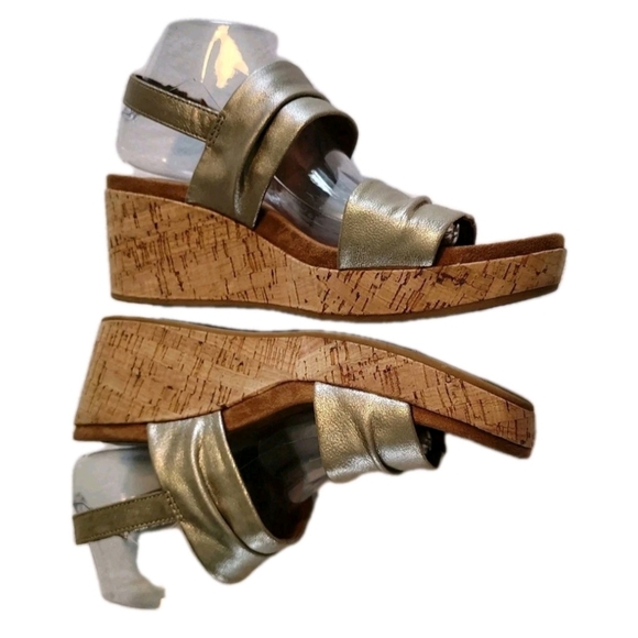 Womens Cork Wedge Comfort Sandals Size 9.5 Gold Metallic Slingback Platform - Picture 6 of 11